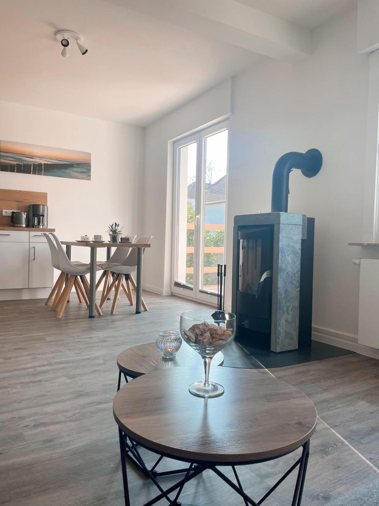 Haus Urvasi Lägenhet Lübeck Exteriör bild