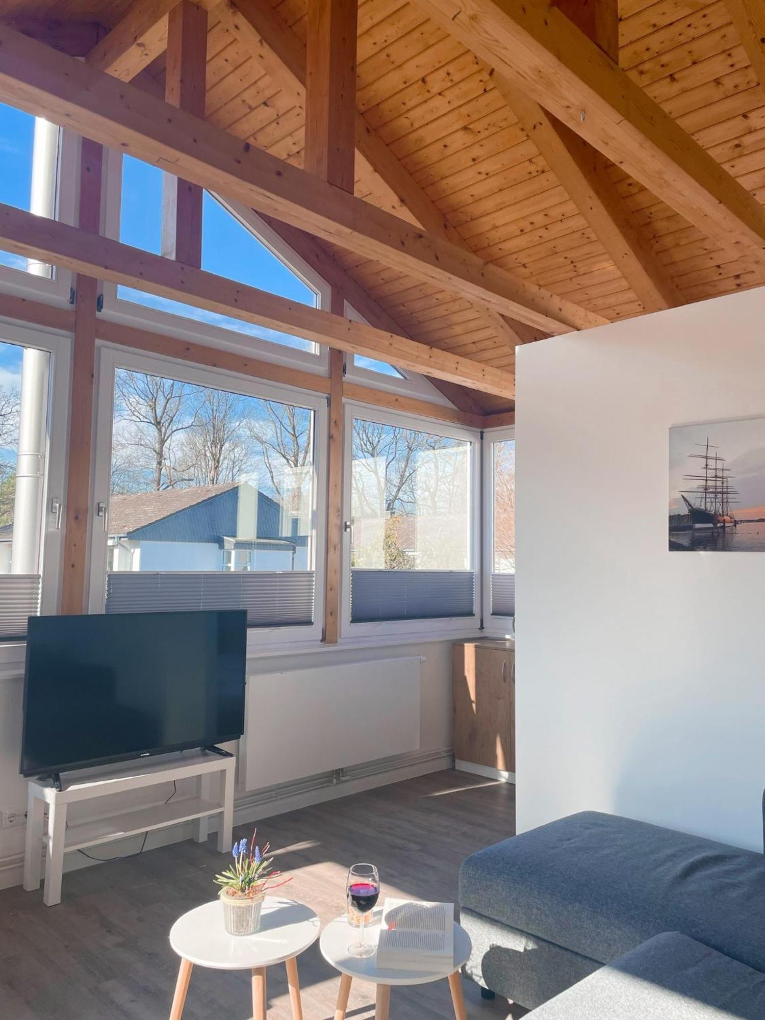 Haus Urvasi Lägenhet Lübeck Exteriör bild